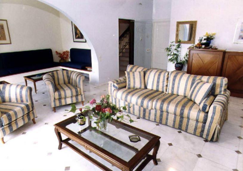 Villa C & C Delphi Exteriör bild
